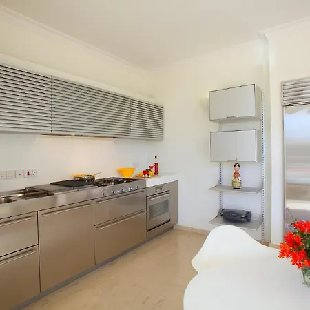 빌라 You And Your Family Will Love This 5 Star Villa Near Fig Tree Bay, Protaras Villa 1465 프로타라스